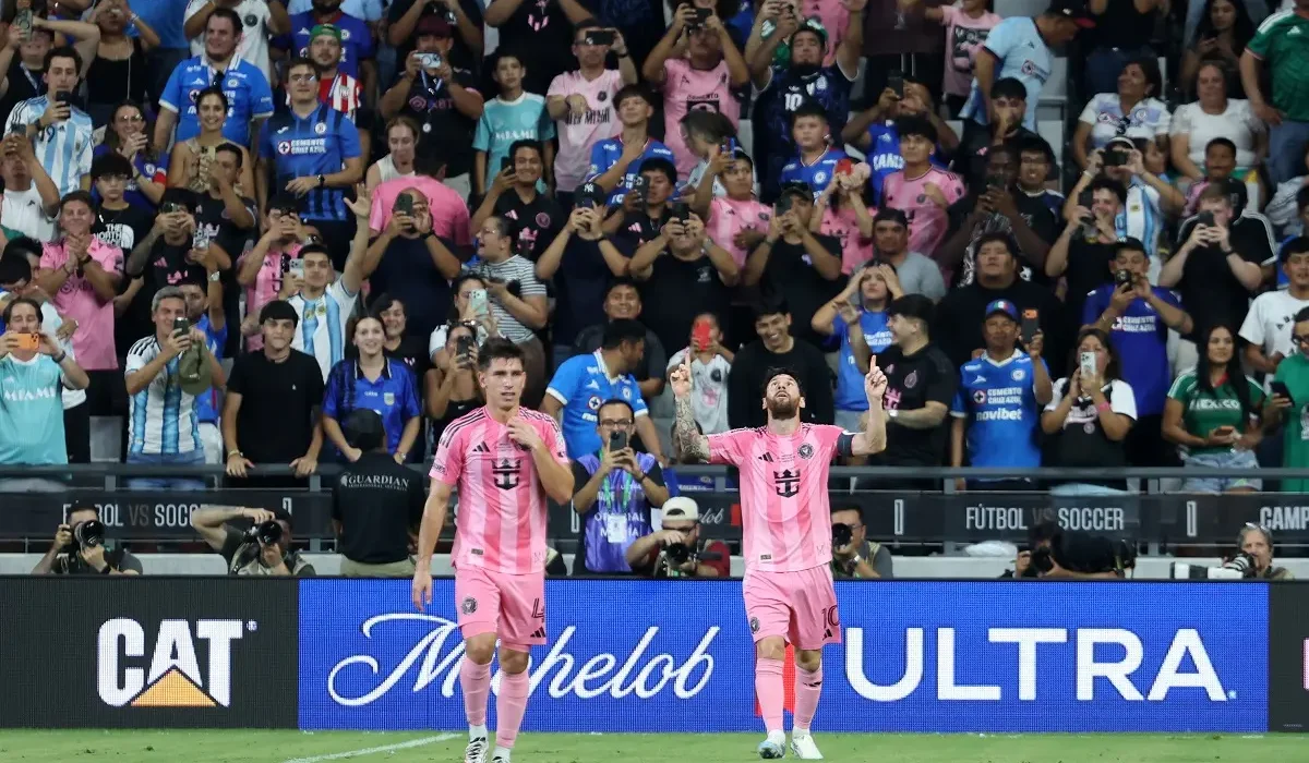 Lionel Messi festejó su gol 100 en el Inter Miami para abrir la Campeones Cup ante Cruz Azul