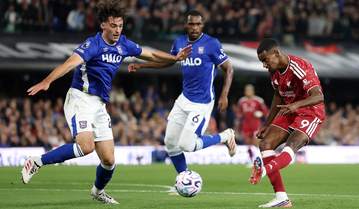 Liverpool dejó atrás sus empates y derrotó al Ipswich Town