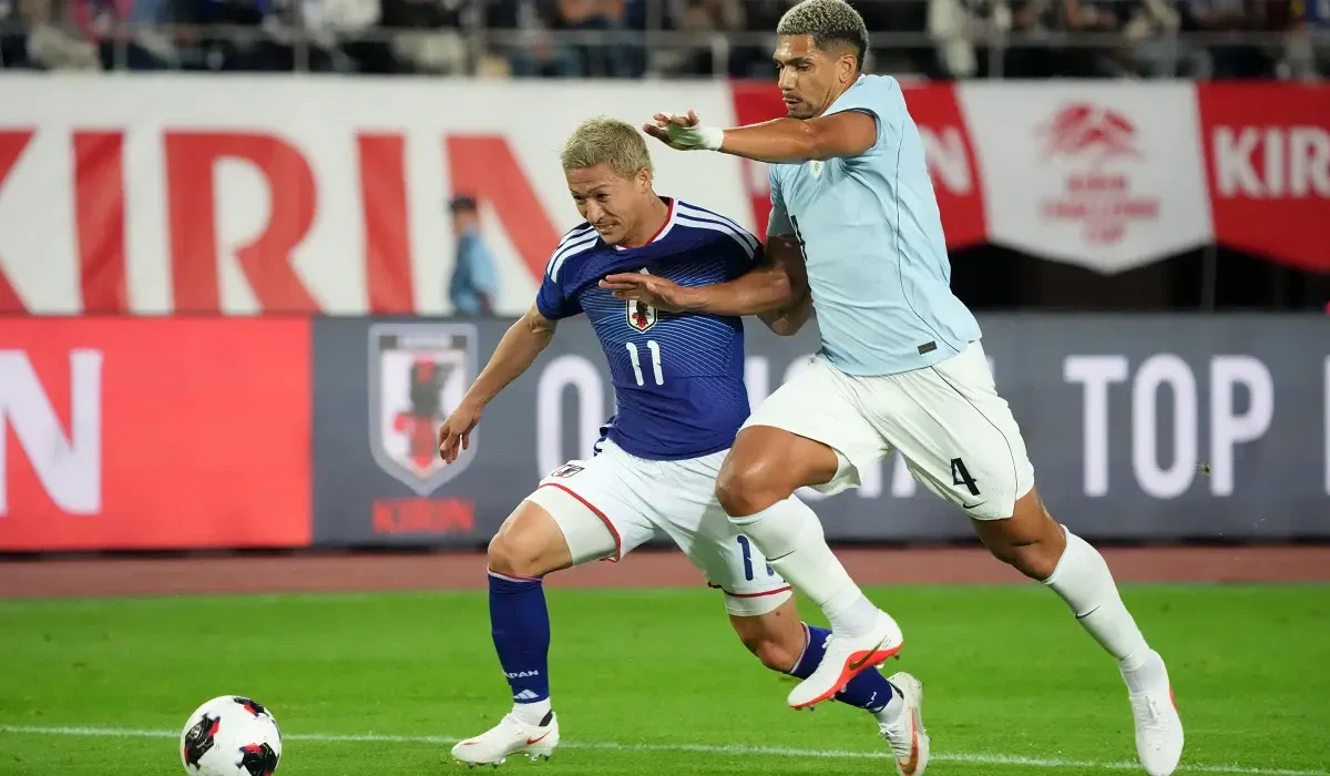 Uruguay perdió ante Japón en la agonía en el debut de Diego Forlán