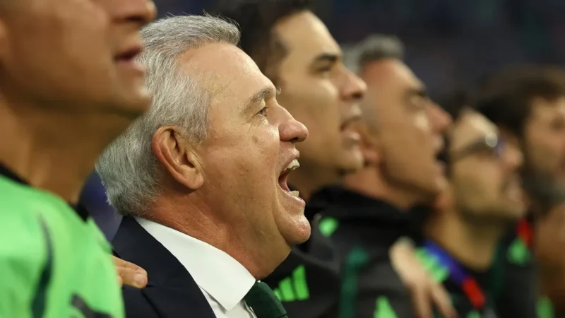 Javier Aguirre, tras su llegada al Valencia: «Es una oportunidad que me llega en buen momento»