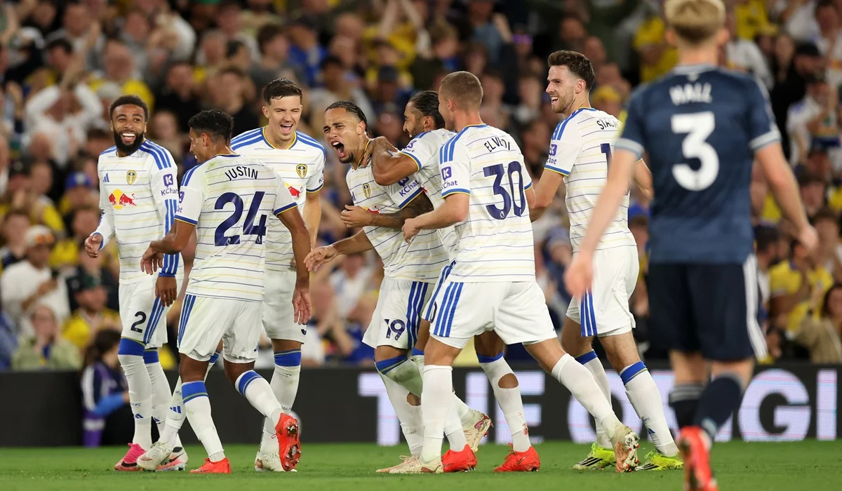Leeds mantuvo su invicto y goleó a Newcastle
