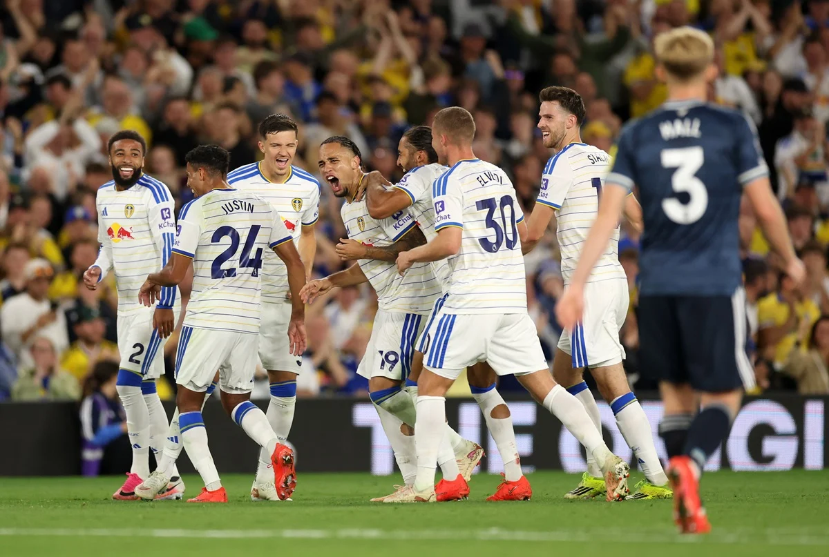 Leeds mantuvo su invicto y goleó a Newcastle
