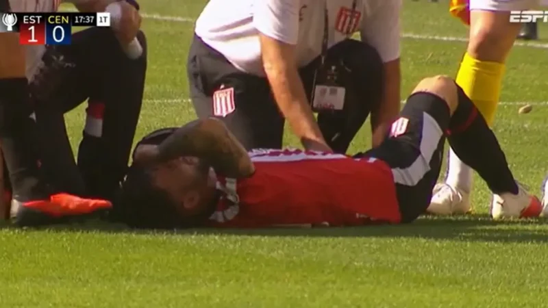 ¡Insólito! Jalil Elías entró por Neves lesionado y también se lesionó 8 minutos después en Estudiantes
