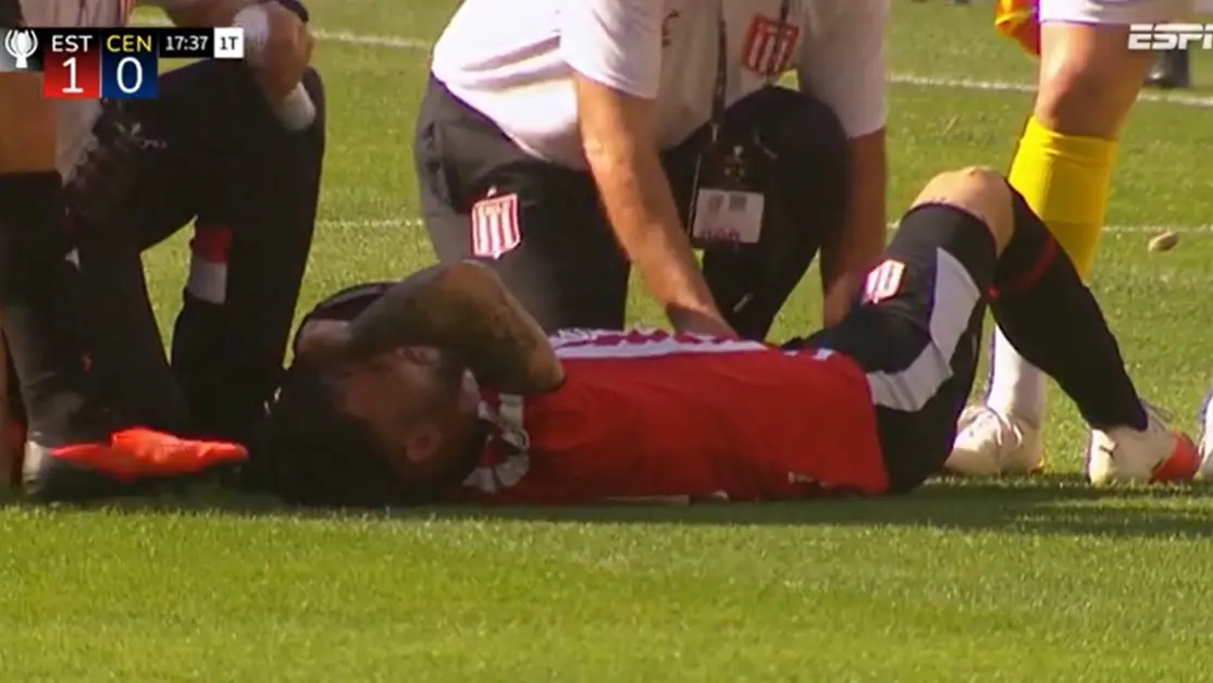 ¡Insólito! Jalil Elías entró por Neves lesionado y también se lesionó 8 minutos después en Estudiantes