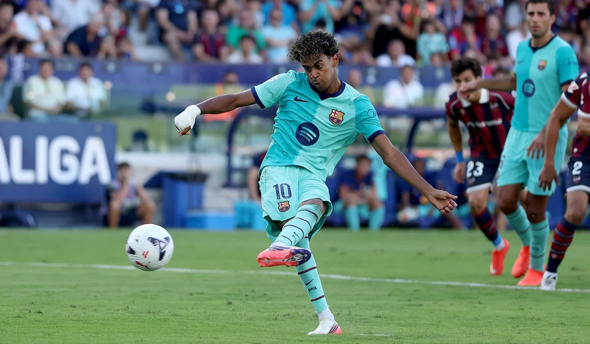 Lamine Yamal superó a Laudrup en Barcelona y va por Iniesta