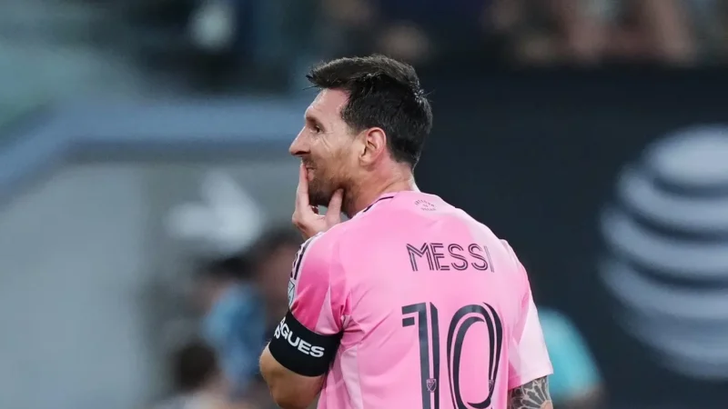 Lionel Messi se puso la camiseta de UE Cornellà y revolucionó al fútbol español