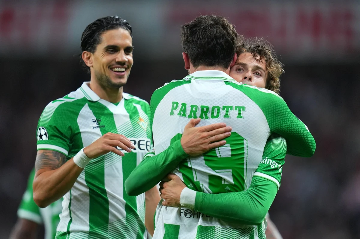Troy Parrott, el verdugo de Real Madrid, anotó para Betis en Champions League