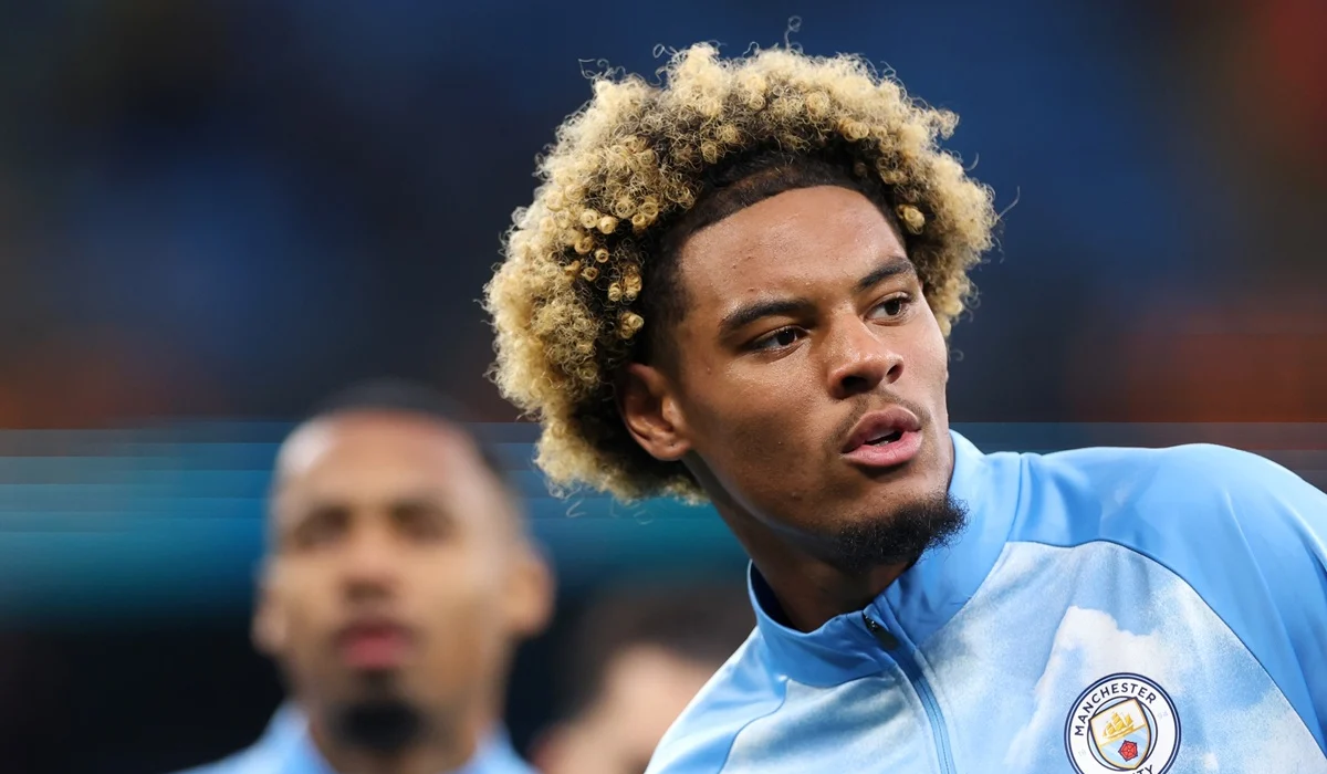 Floyd Samba se estrenó con doblete en el primer equipo de Manchester City