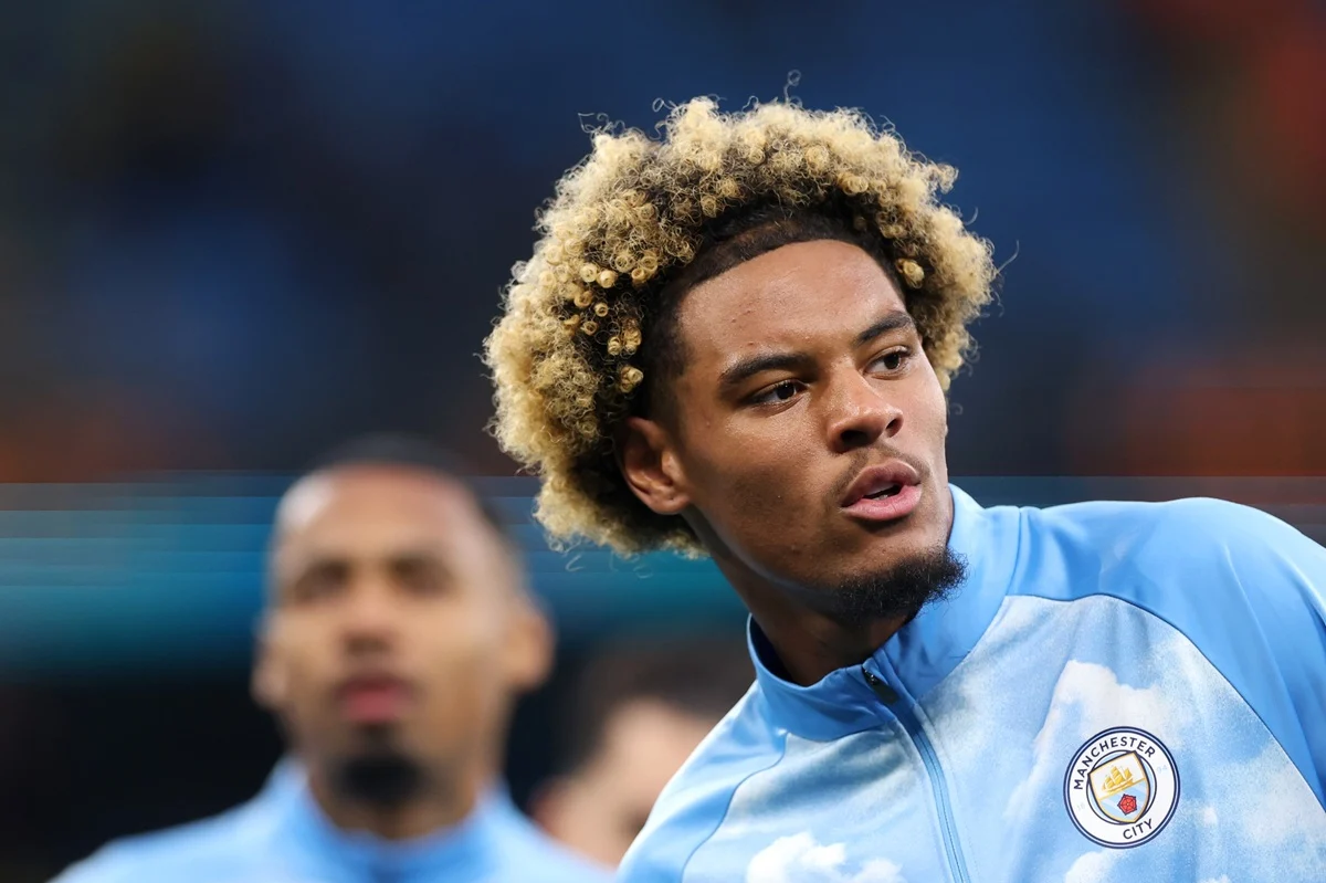 Floyd Samba se estrenó con doblete en el primer equipo de Manchester City
