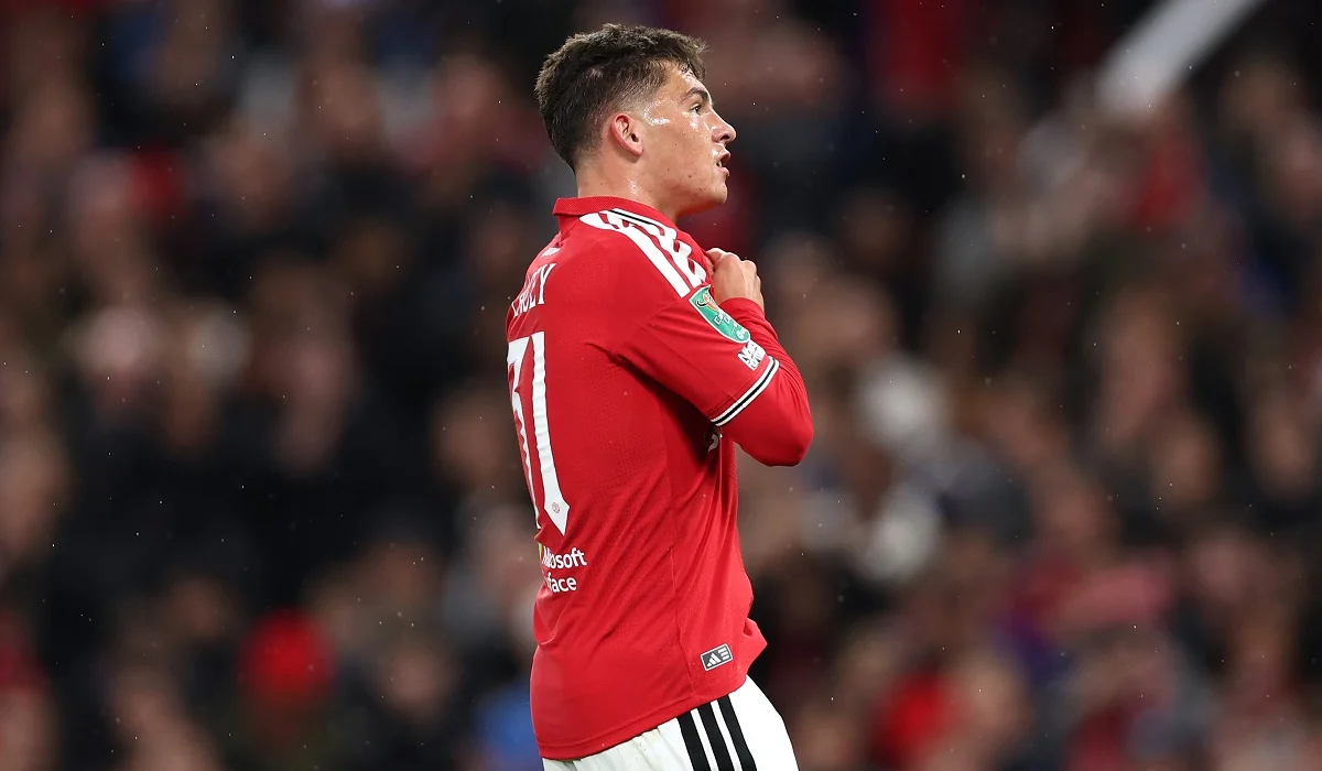Shea Lacey, joya del Manchester United, convirtió su primer gol oficial