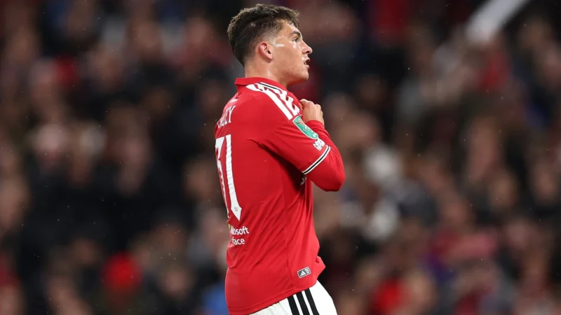 Shea Lacey, joya del Manchester United, convirtió su primer gol oficial