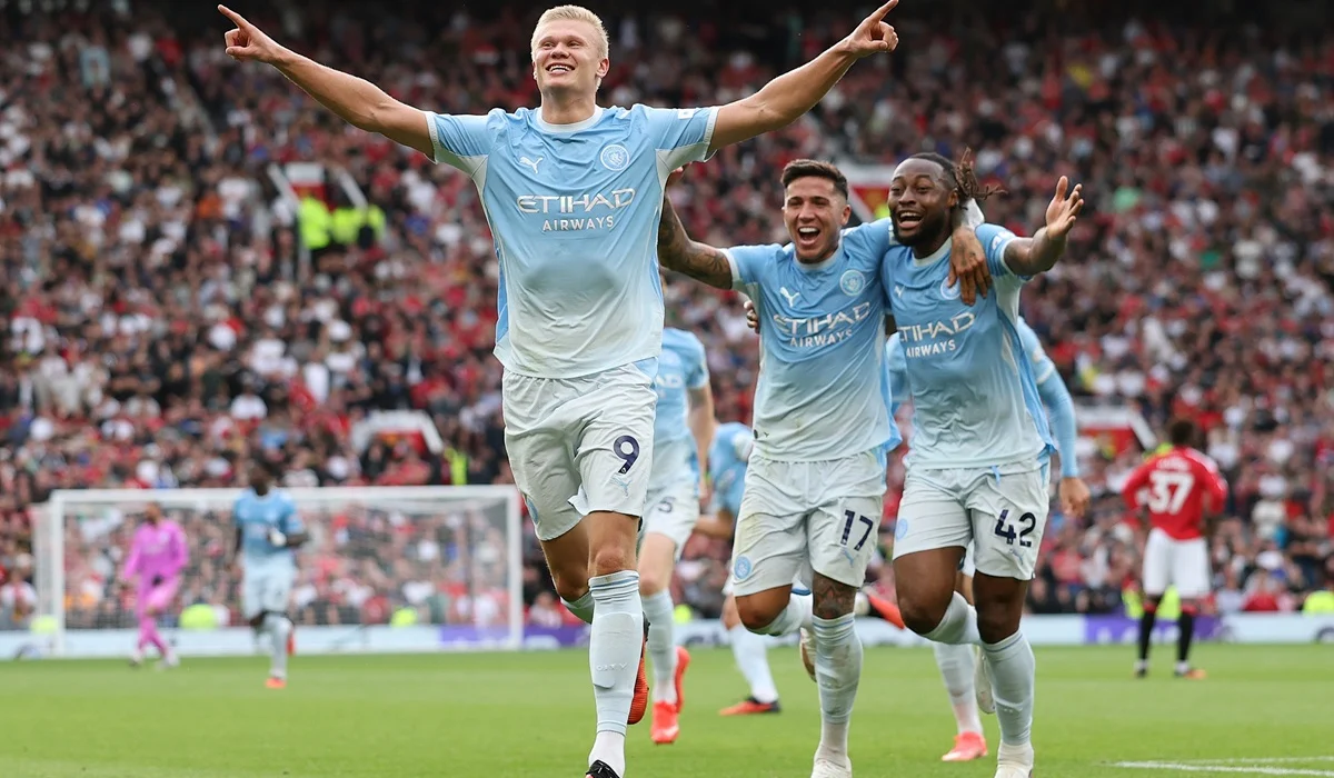 Haaland sacudió el clásico de Manchester con un polémico gol en Old Trafford