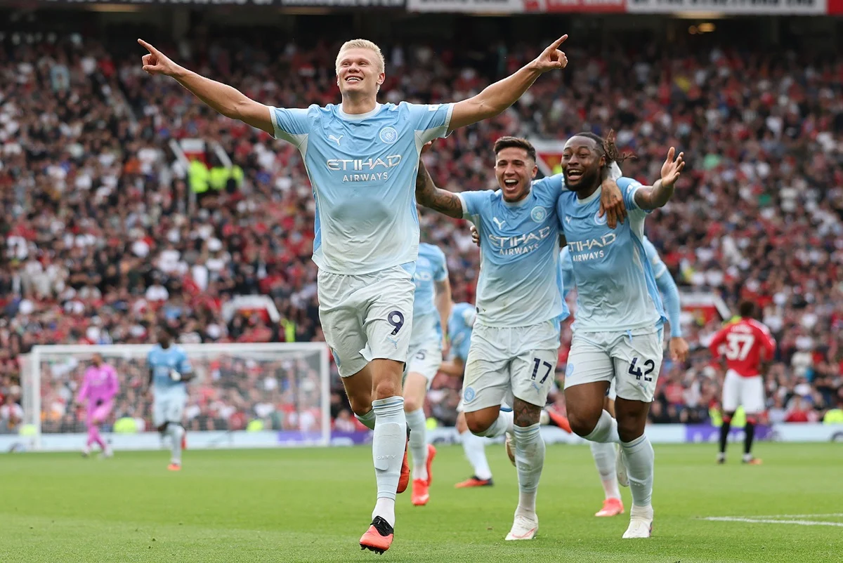Haaland sacudió el clásico de Manchester con un polémico gol en Old Trafford
