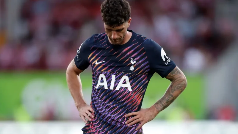 Marcos Senesi, suplente en Tottenham para recibir al Everton: Rodrigo Bentancur, titular