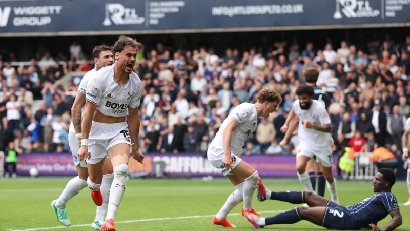 West Ham remontó ante Millwall y el Clásico del Este de Londres terminó con tenso empate