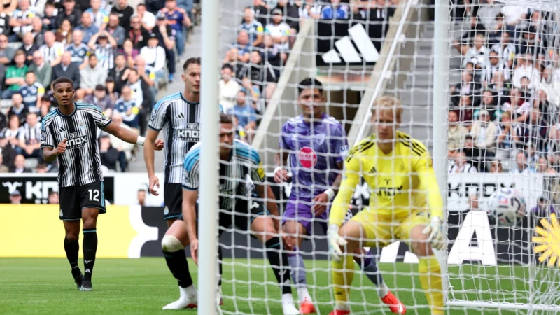 Newcastle y Bournemouth abrieron el sábado de Premier League con un increíble blooper