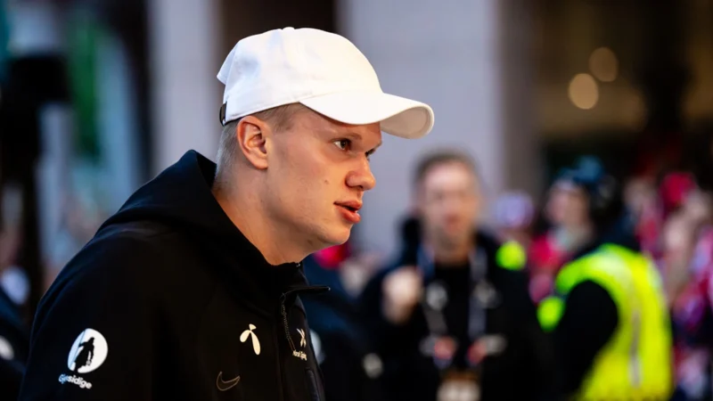 Erling Haaland es titular en Noruega – Dinamarca