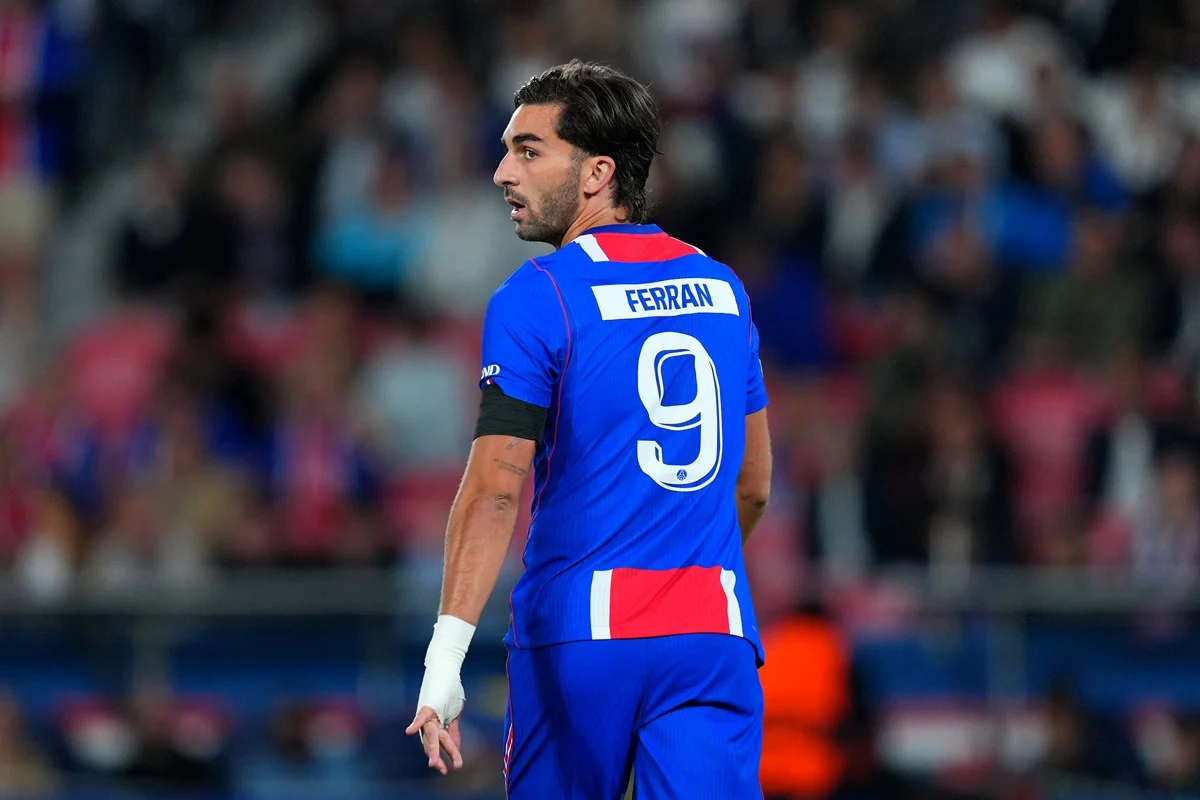 Ferrán Torres volvió con hat-trick al gol en PSG y llegó a los 21 en Champions League