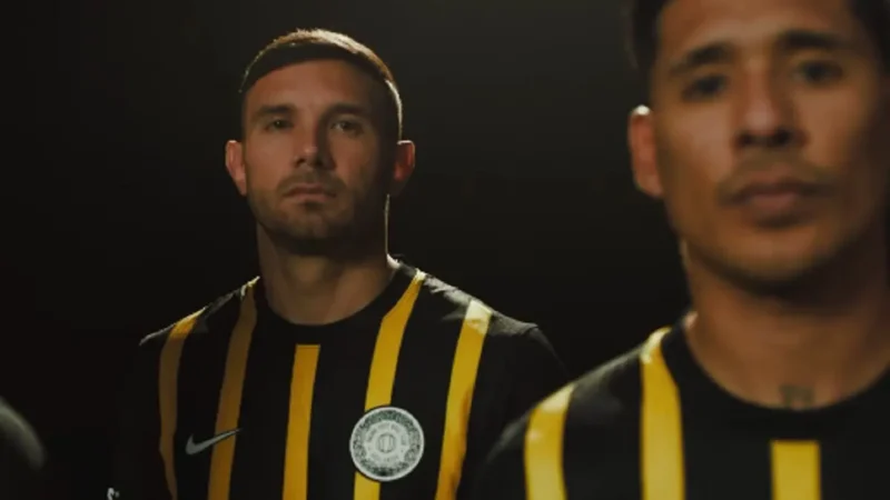 Racing presentó una inédita camiseta alternativa con un video retro: «Nadie nos dice que no»