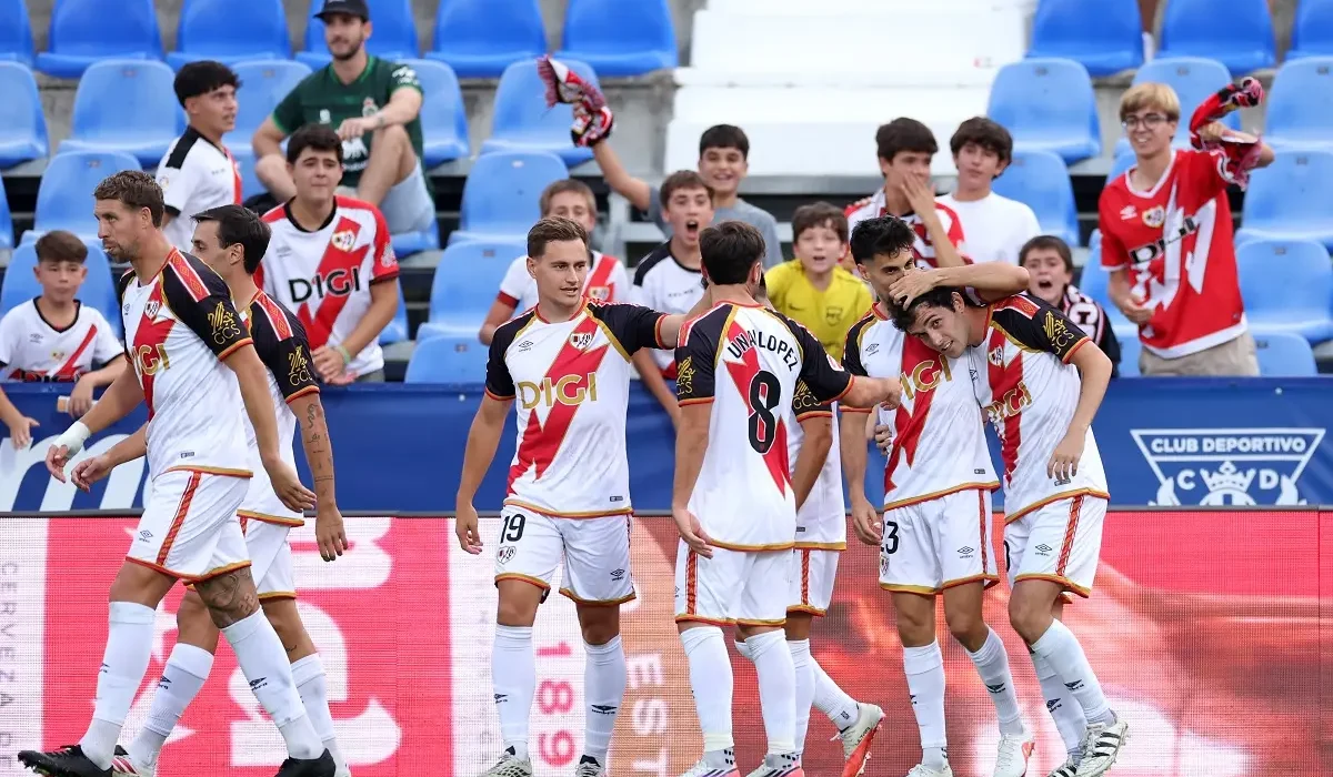 Rayo Vallecano remontó al Racing de Santander y ganó un partidazo con nueve jugadores