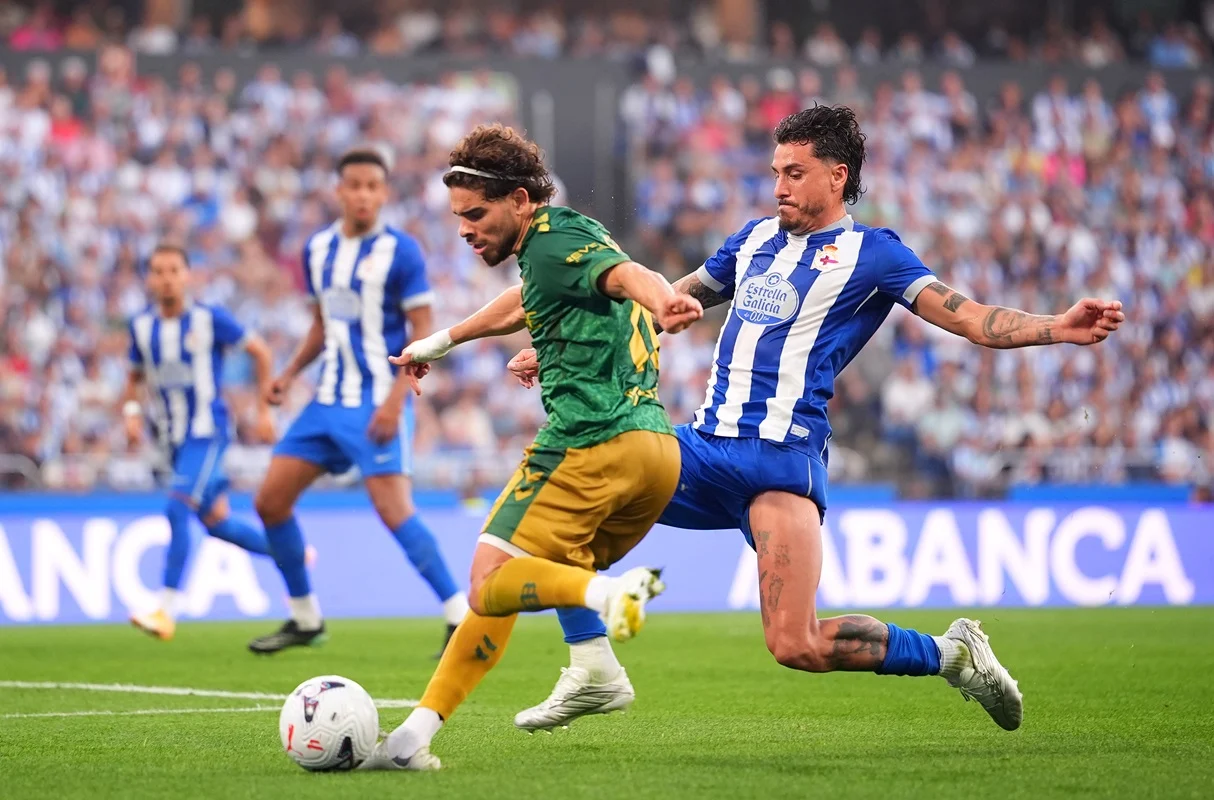 Deportivo La Coruña frenó a Betis con un empate 1 a 1