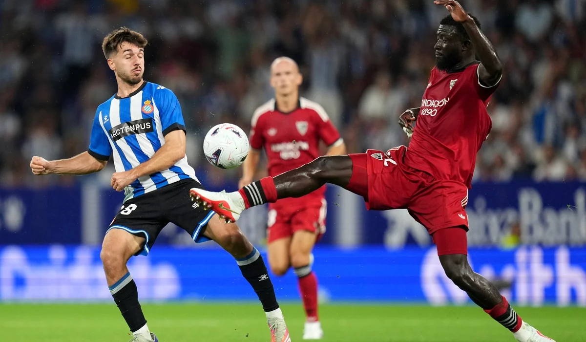 Espanyol y Sevilla empataron en un final eléctrico