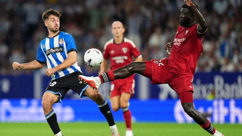 Espanyol y Sevilla empataron en un final eléctrico