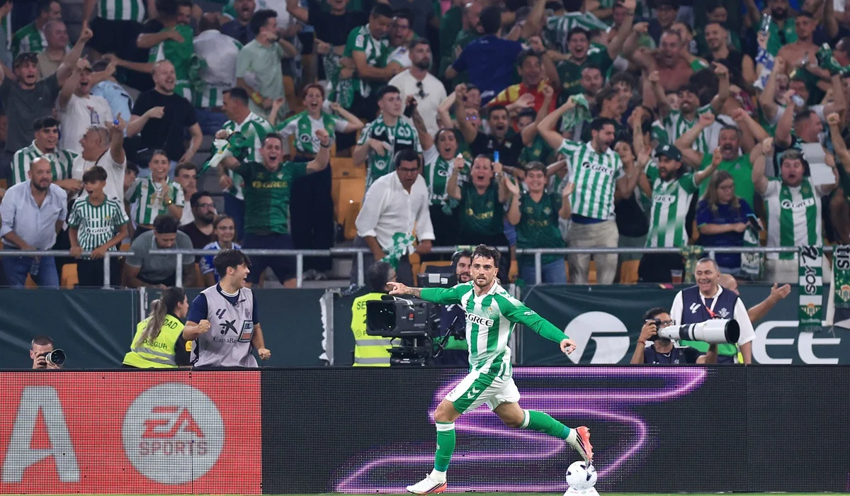Troy Parrott marcó su primer con gol Betis y ante Real Madrid