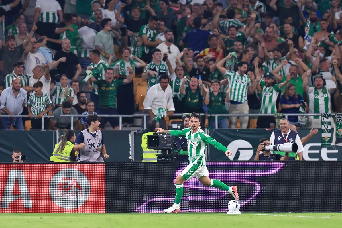 Troy Parrott marcó su primer con gol Betis y ante Real Madrid