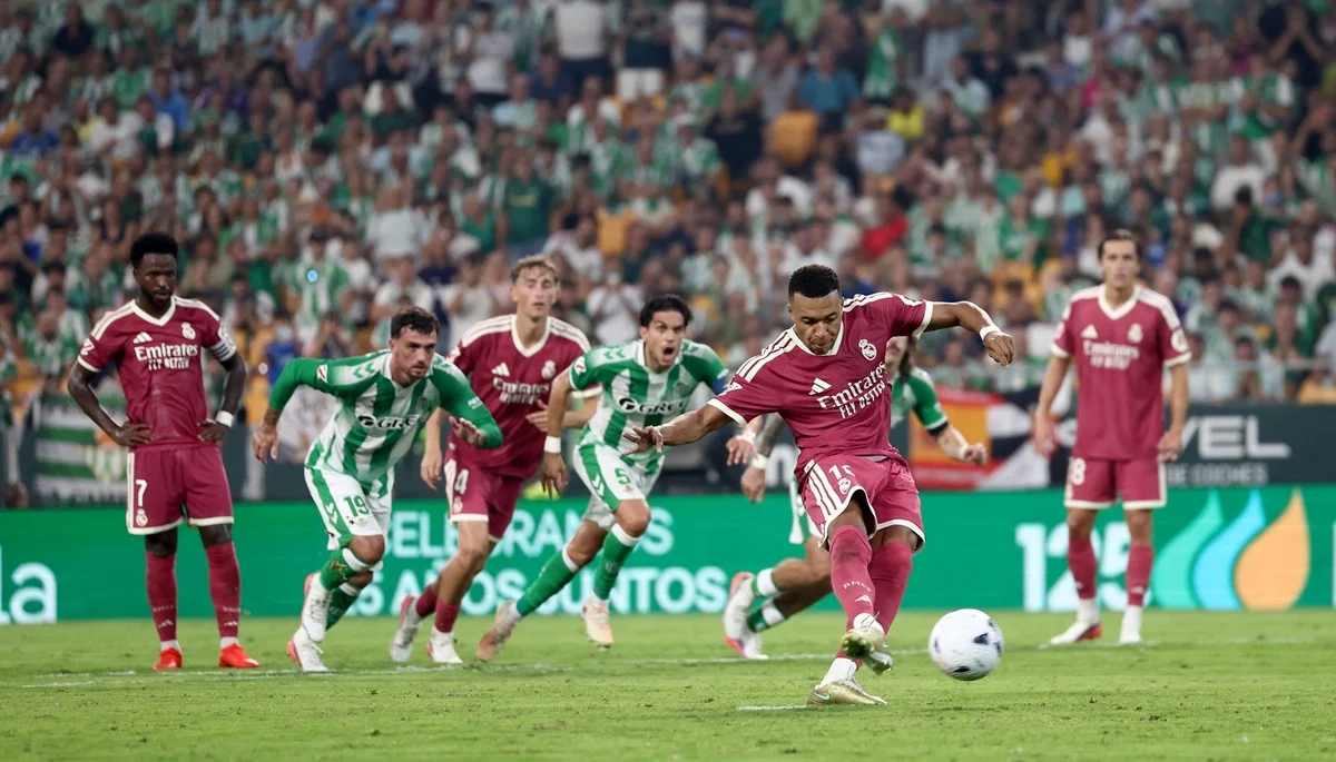 Real Madrid dejó su invicto en La Cartuja: Mbappé falló un penal agónico en el triunfo de Betis