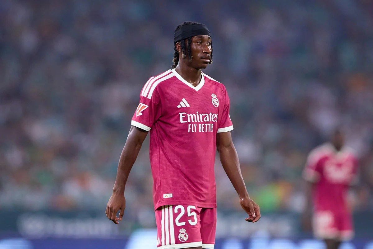 Yan Diomande es titular por primera vez en Real Madrid