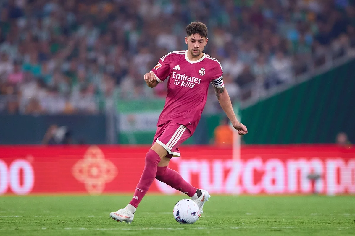 Valverde aprovechó un tremendo error de Josep Martínez y marcó para Real Madrid en Champions