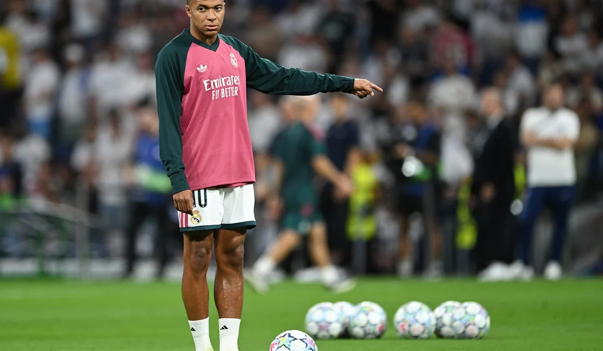 Mbappé recibió la bota de oro por ser goleador de la Champions pasada