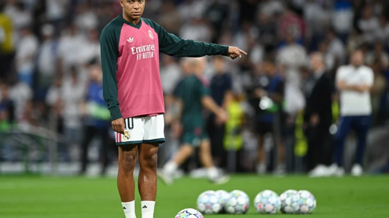 Mbappé recibió la bota de oro por ser goleador de la Champions pasada