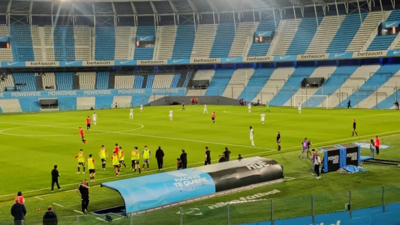 Horror del arquero de Racing e insólito gol de Independiente en el clásico de Reserva