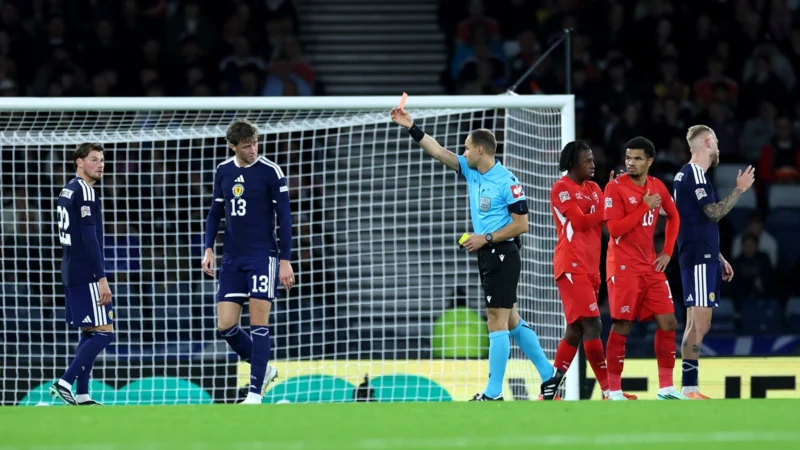 Escocia y un arranque fatal ante Suiza: expulsión y golazo suizo en doce minutos