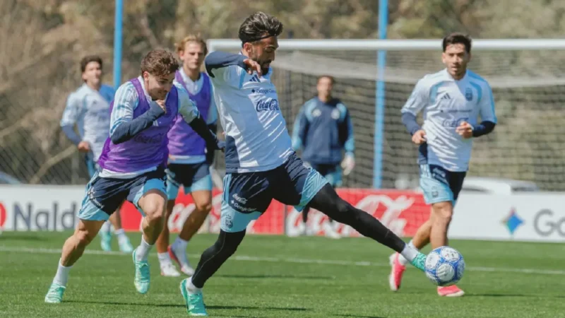 La Selección Argentina se entrenó con todos los jugadores a disposición pensando en los amistosos