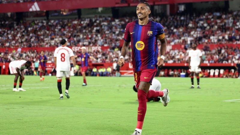 Barcelona derrotó a Sevilla con otro hat-trick de Raphinha
