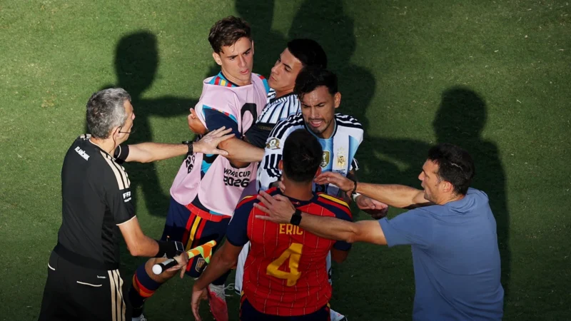 Paredes, Almada y Molina empiezan a cumplir la sanción con Argentina