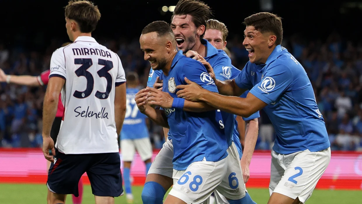 Napoli volvió al triunfo aprovechando el mal momento de Bologna