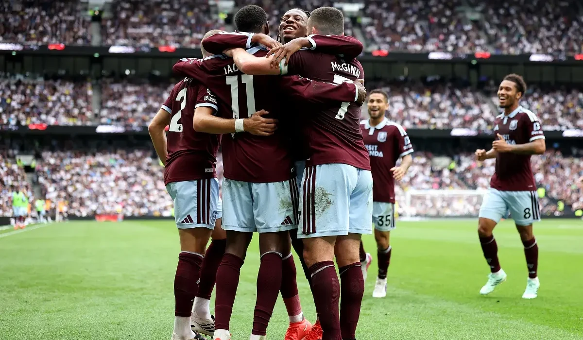 Aston Villa le dio otro golpe al Tottenham y consiguió su primer triunfo en la Premier League