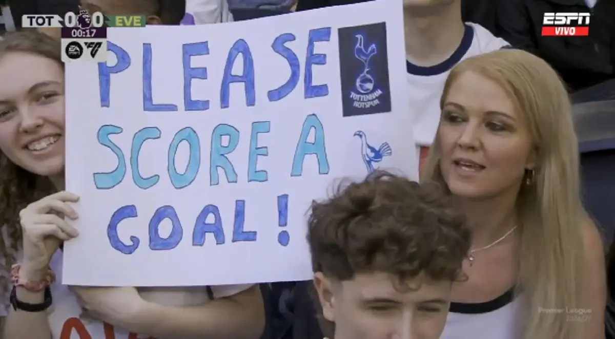 Los hinchas de Tottenham suplicaron por un gol con carteles pero los Spurs siguen sin marcar en Premier