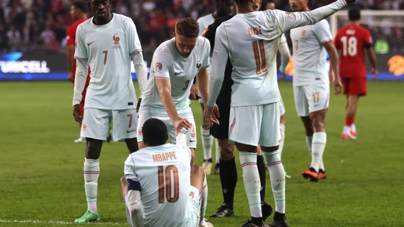 Se confirmó que Mbappé tuvo una lesión en el tendón y abandona Francia