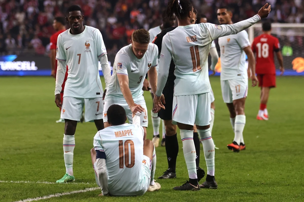 Se confirmó que Mbappé tuvo una lesión en el tendón y abandona Francia