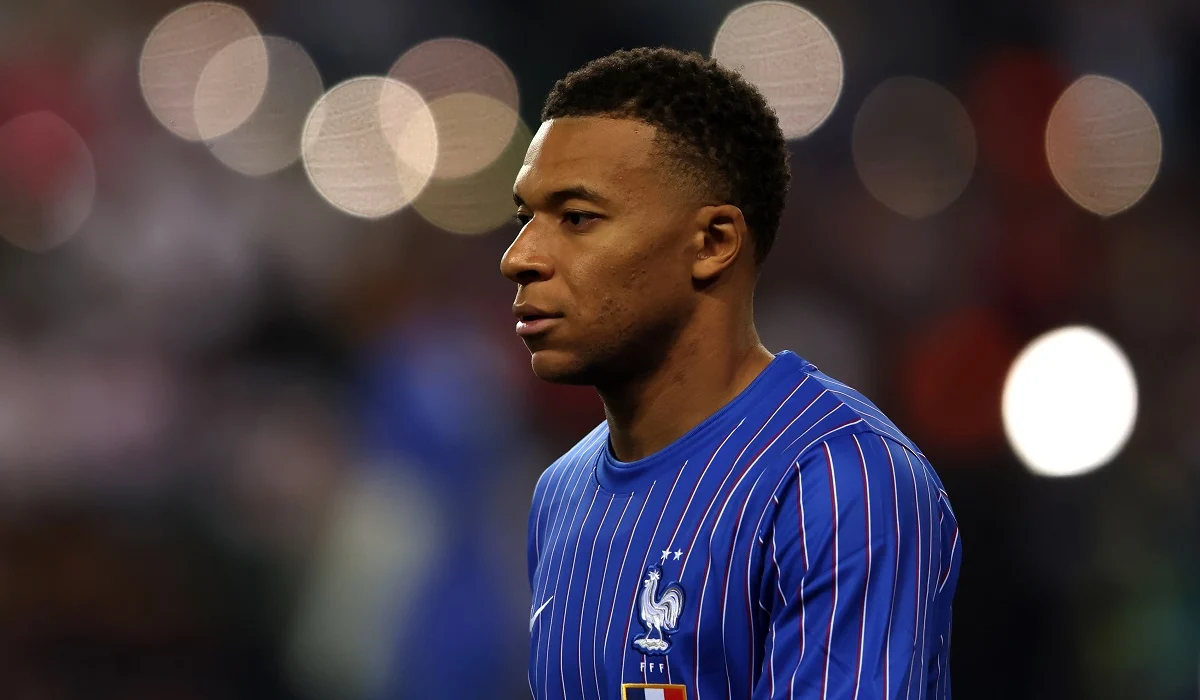 Mbappé ya llegó a Madrid y por la tarde se sabrá el grado de la lesión