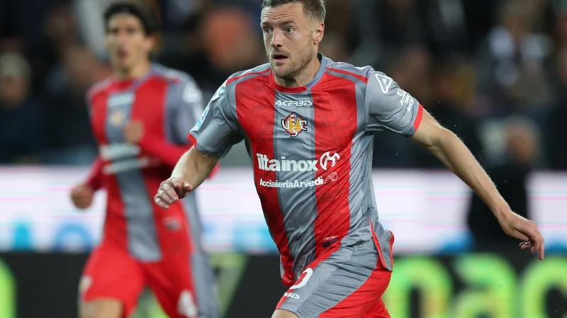 En el final del mercado de pases, Jamie Vardy vuelve a Inglaterra para jugar en Burnley