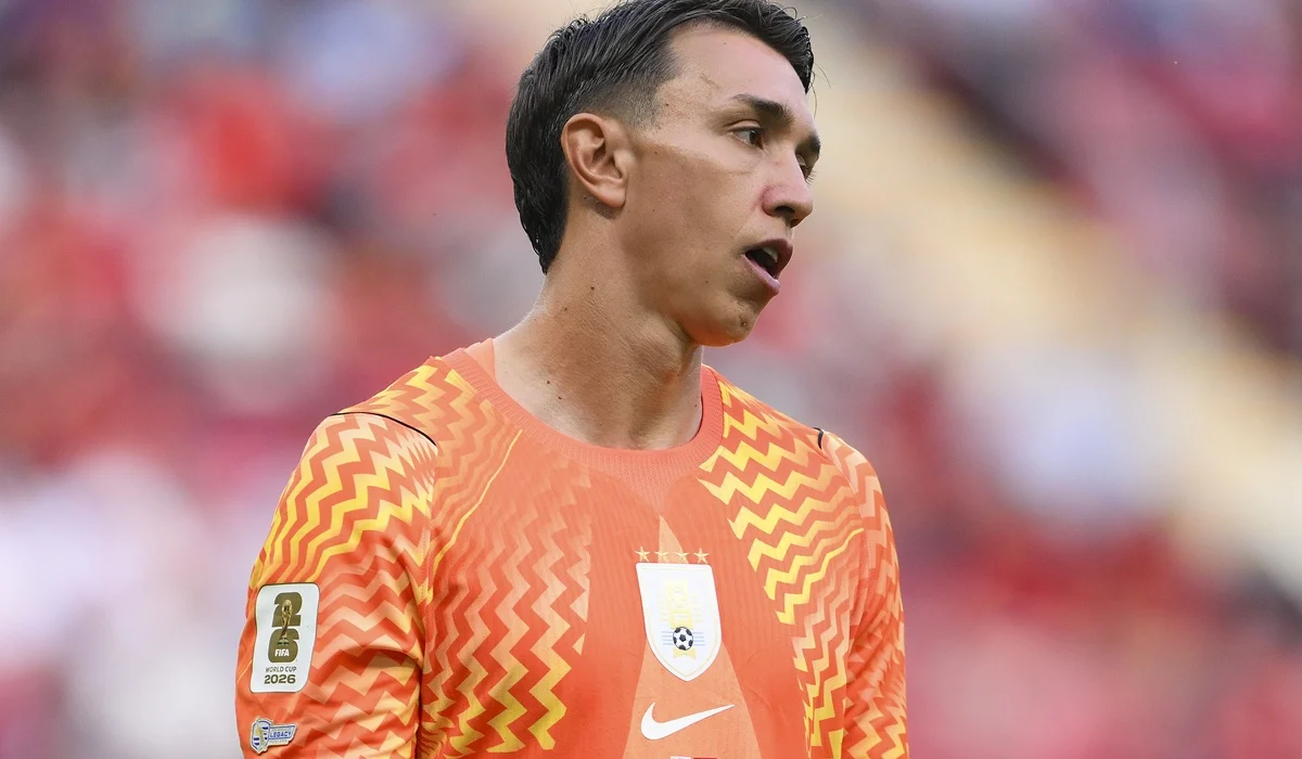 Diego Forlán no convocó a Fernando Muslera en su primera lista al frente de Uruguay