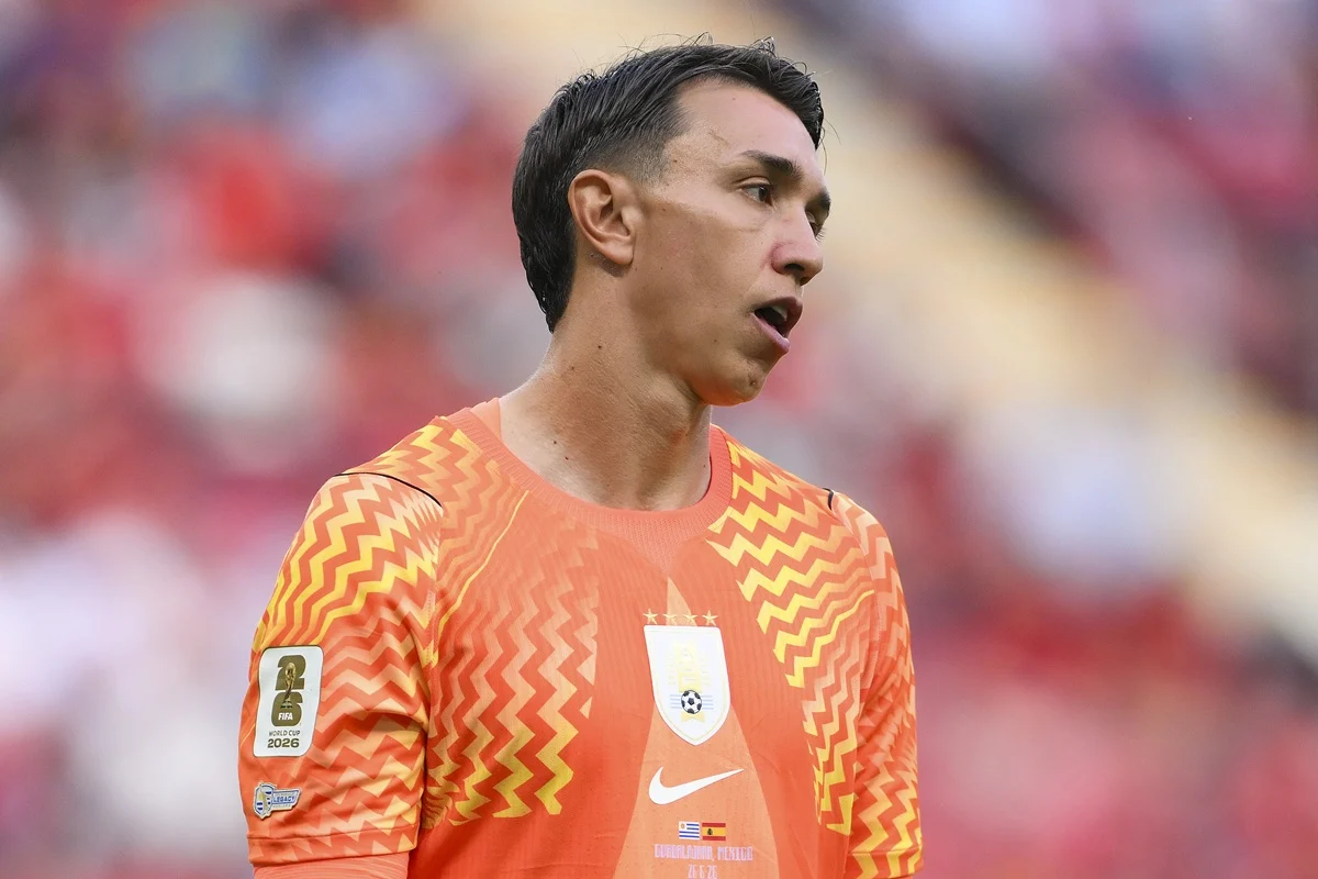 Diego Forlán no convocó a Fernando Muslera en su primera lista al frente de Uruguay