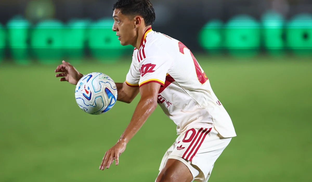 Nahuel Molina es titular por primera vez en Roma