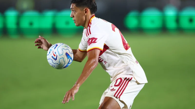 Nahuel Molina es titular por primera vez en Roma
